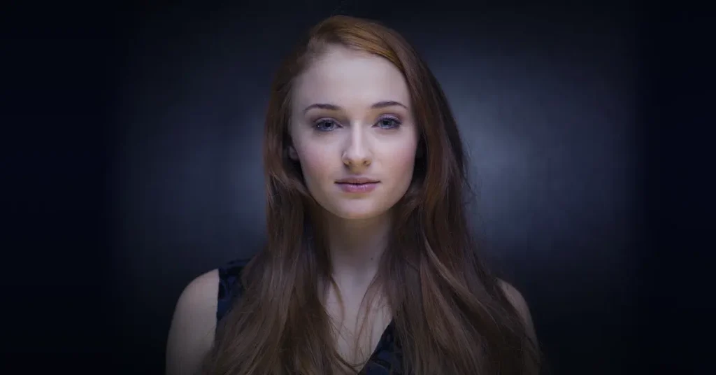 Sophie Turner Is A "Good Role Model" - Handles Her Public Divorce With "Grace and Maturity"